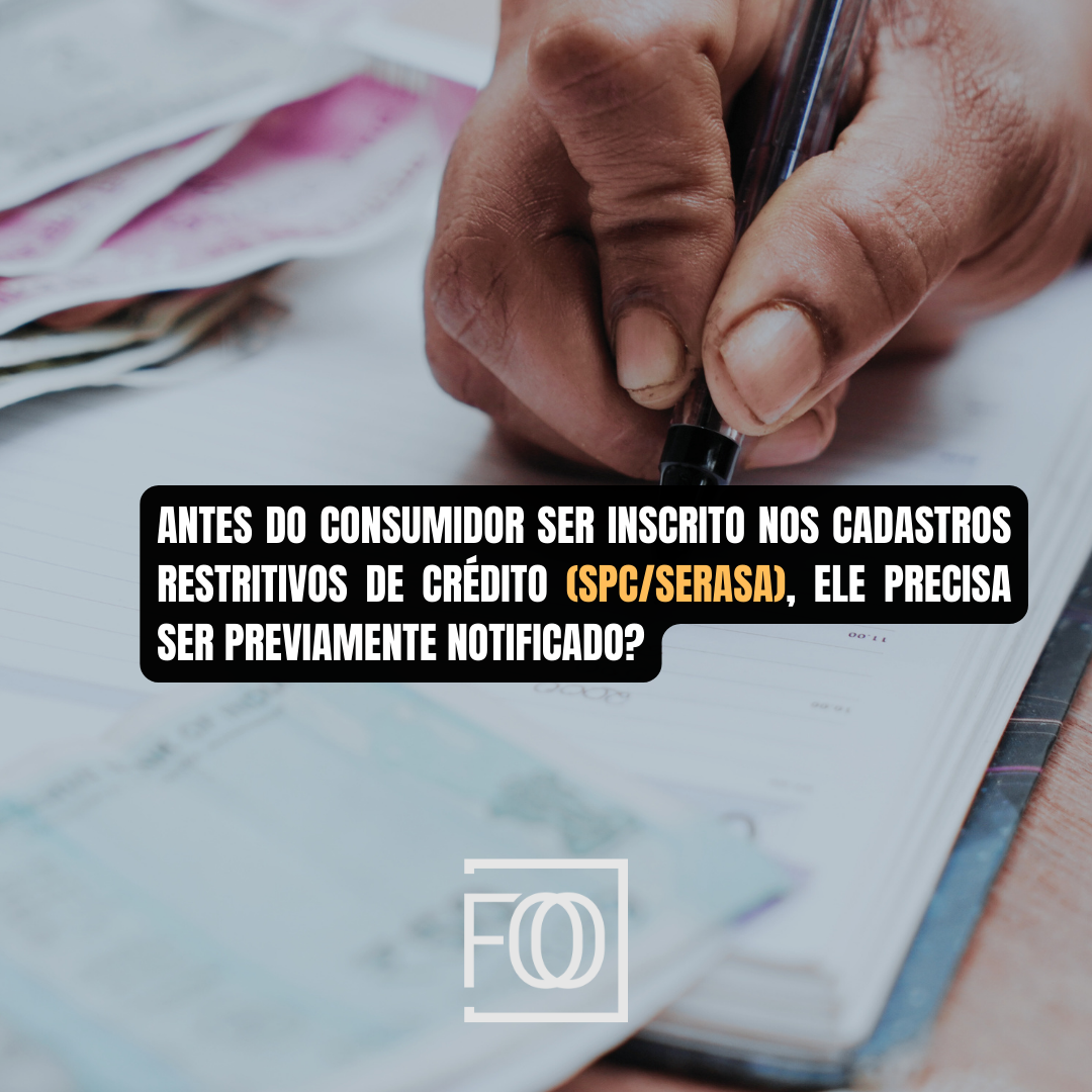 A ausência de prévia comunicação ao consumidor da inscrição do seu nome em órgão de proteção ao crédito enseja indenização por danos morais, a ser paga pelos órgãos mantenedores de cadastros restritivos (SERASA, SPC).